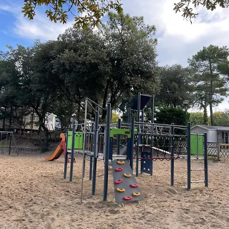Sejour Famille En Vendee - Mobil 4 Personnes Avec Terrasse & Piscines Saint-Jean-de-Monts